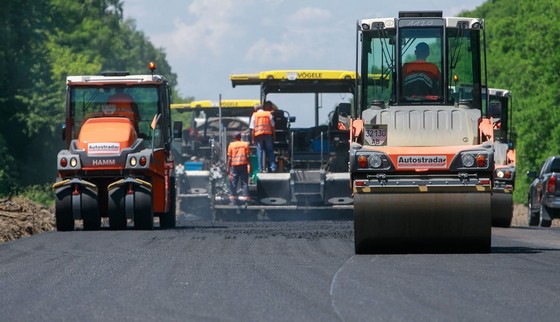будівництво автостради