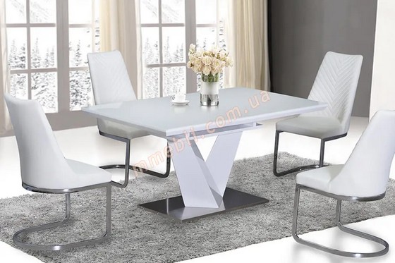 Белые обеденные столы
