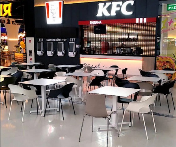 Меблі для кафе від SCAB Design на стильному фудкорті KFC в Києві (ТРЦ Respublika Park)